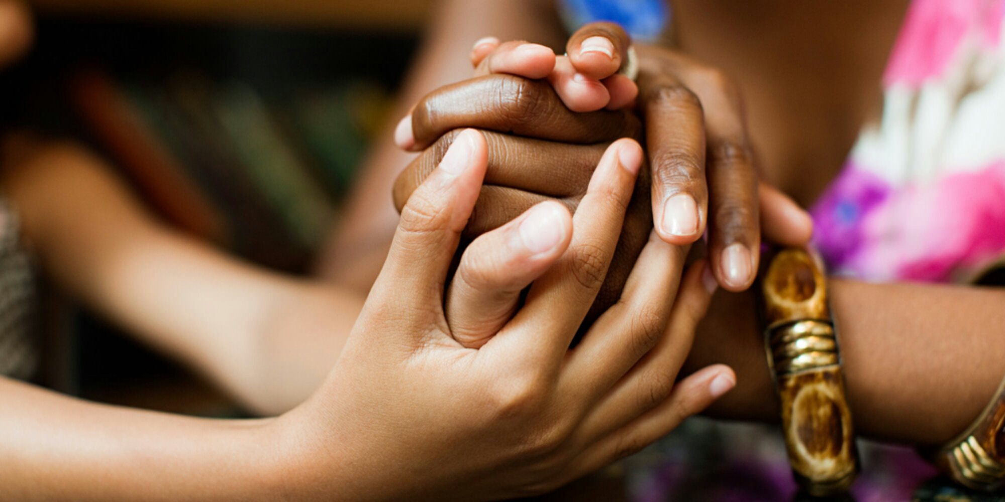 women-holding-hands-afro-descendant-sisterhood